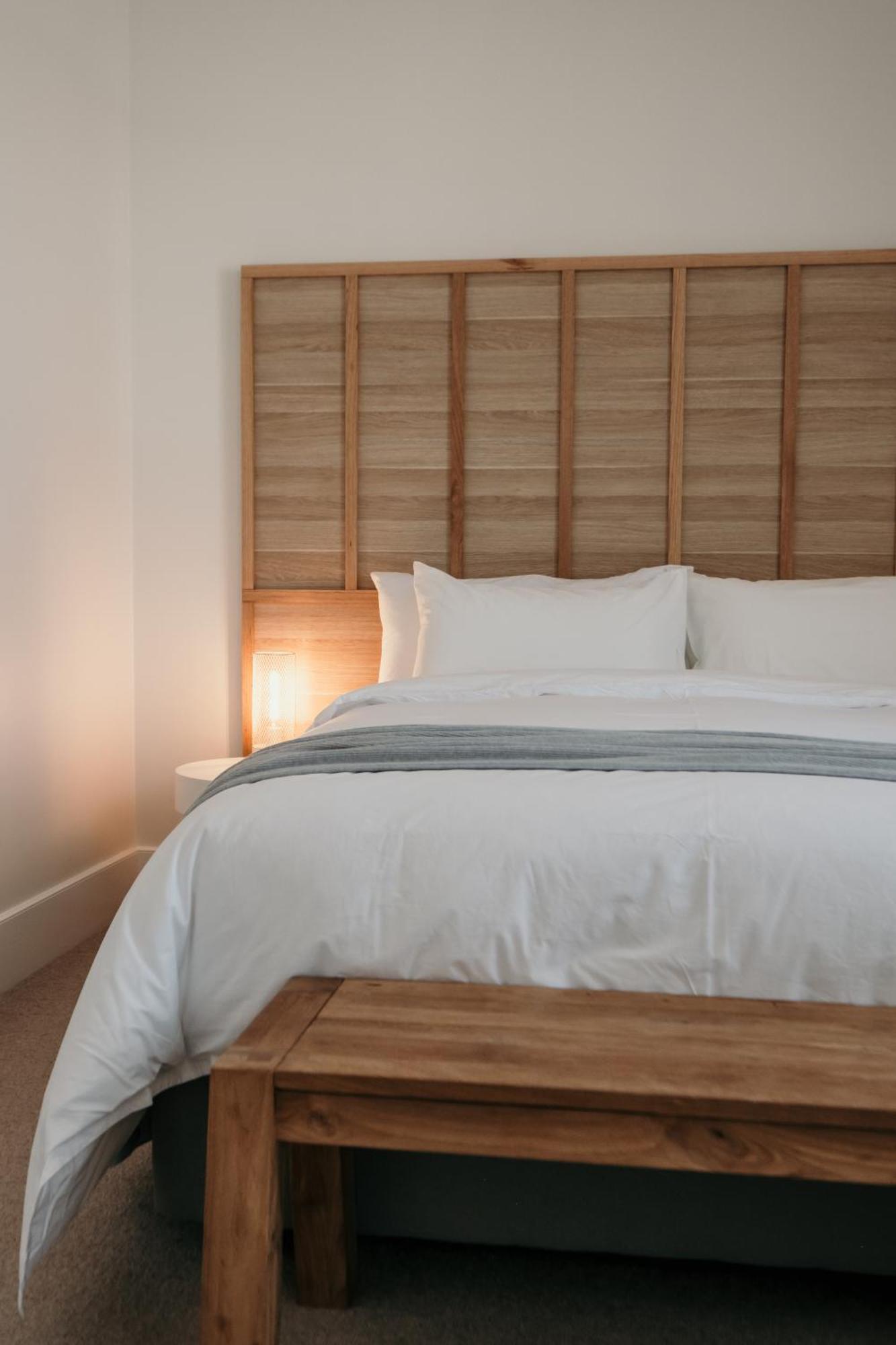 The Oak & Anchor Hotel Port Fairy Εξωτερικό φωτογραφία A bed with a duvet