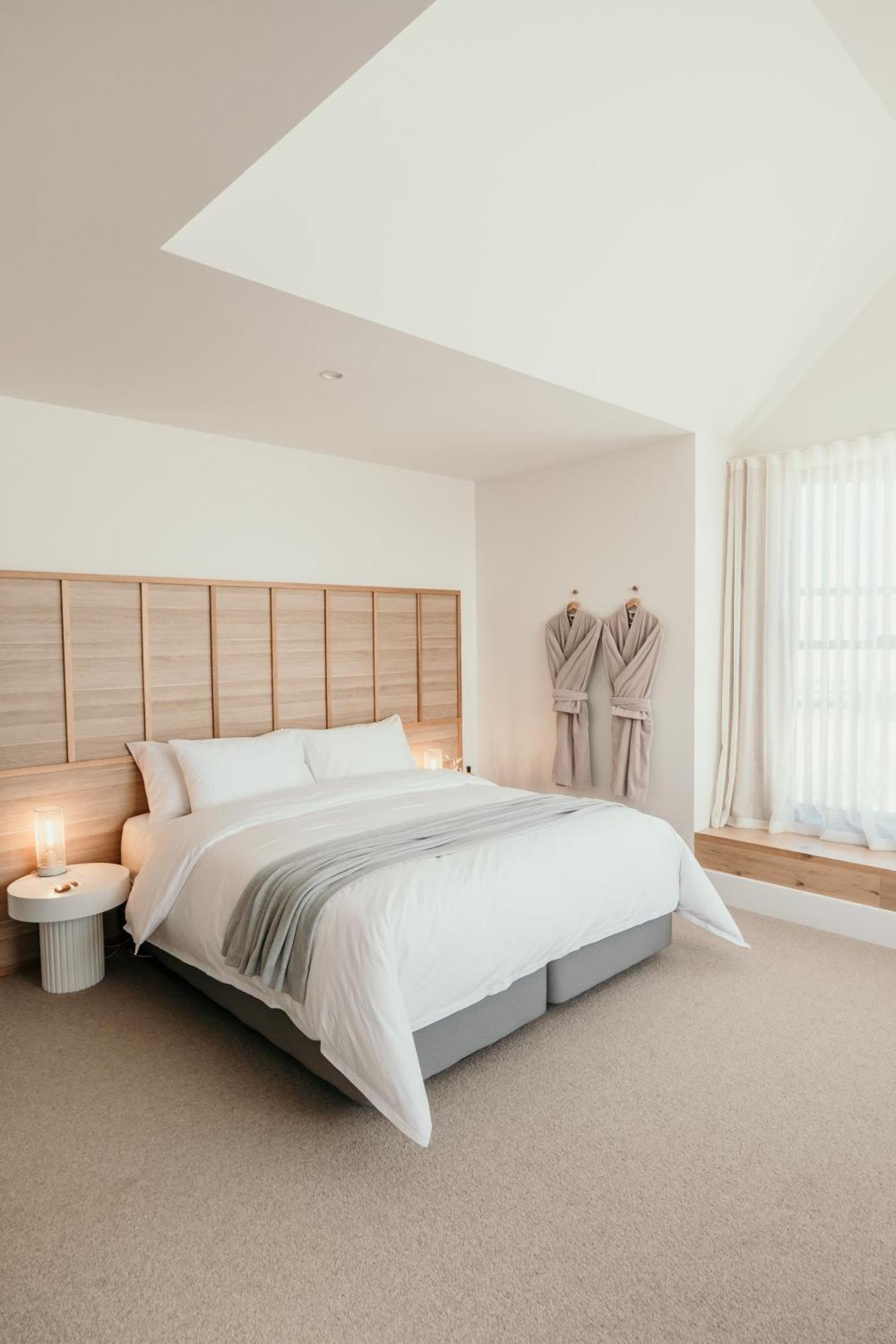 The Oak & Anchor Hotel Port Fairy Εξωτερικό φωτογραφία A bedroom at The Old Bank Hotel