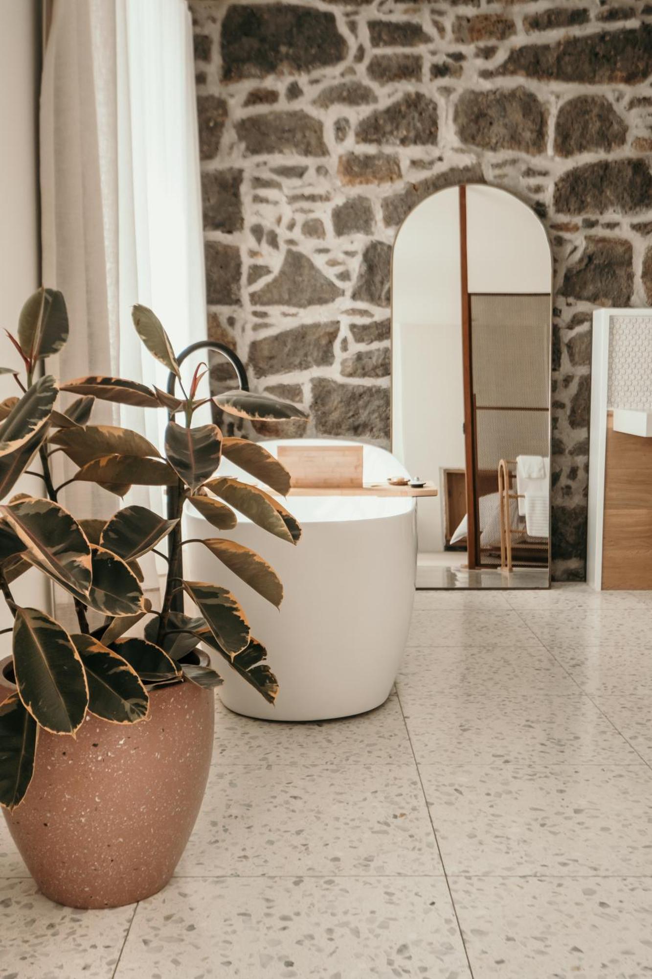 The Oak & Anchor Hotel Port Fairy Εξωτερικό φωτογραφία Bathroom with a freestanding bathtub