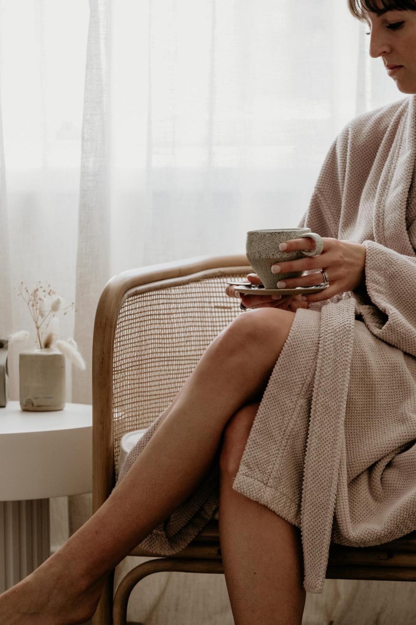 The Oak & Anchor Hotel Port Fairy Εξωτερικό φωτογραφία A woman wearing a bathrobe