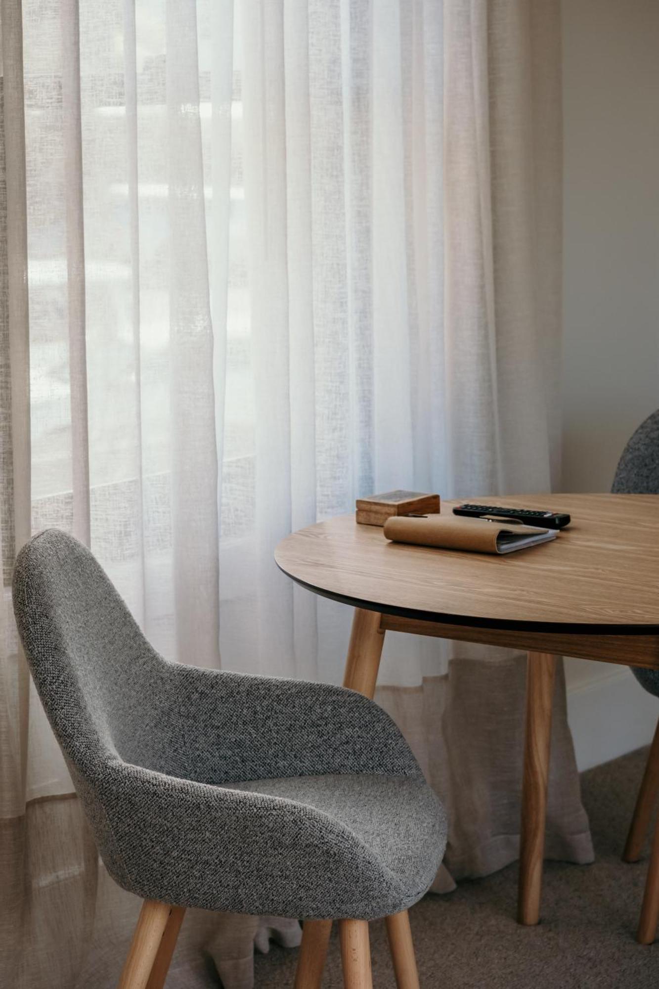 The Oak & Anchor Hotel Port Fairy Εξωτερικό φωτογραφία A curtain