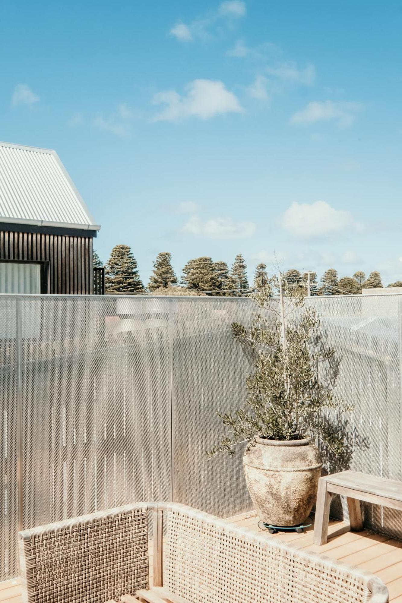 The Oak & Anchor Hotel Port Fairy Εξωτερικό φωτογραφία The roof terrace